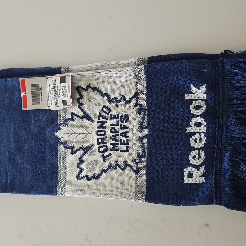 Reebok-  Toronto Maple leafs Scarf